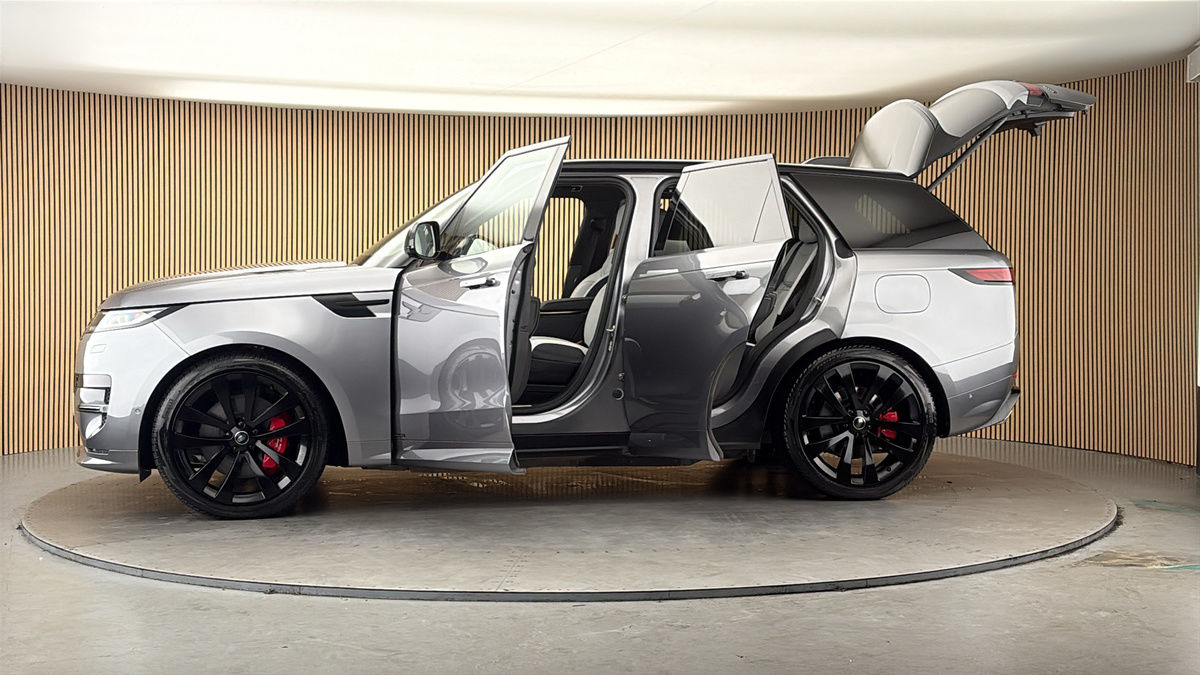 More views of Land Rover Range Rover Sport