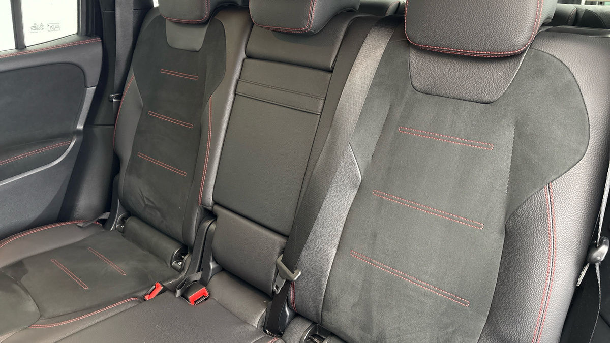 Mercedes-Benz GLB Image 8