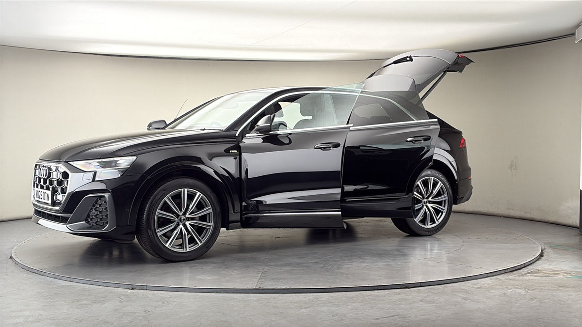 More views of Audi Q8