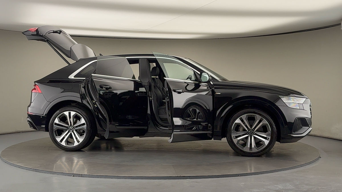 More views of Audi Q8