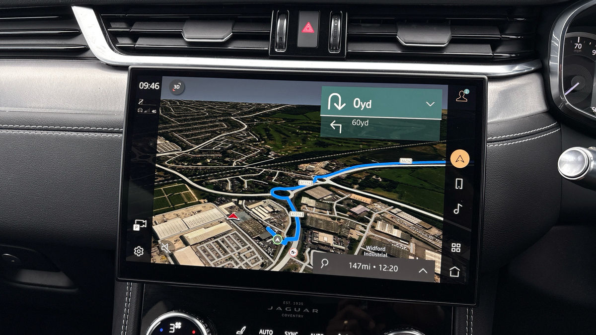 Jaguar F-PACE Image 17