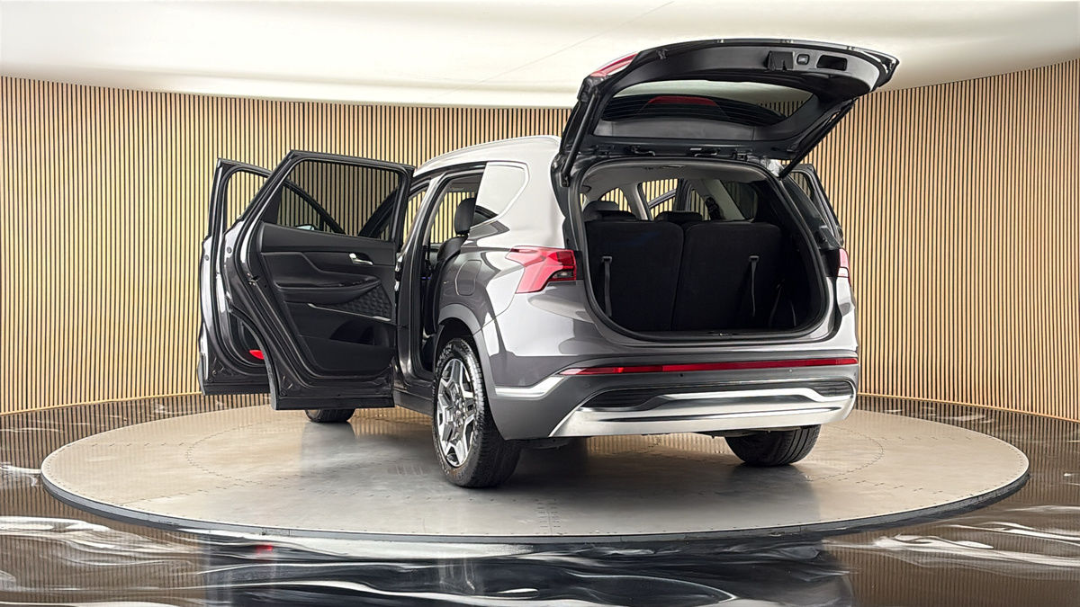 More views of Hyundai Santa Fe