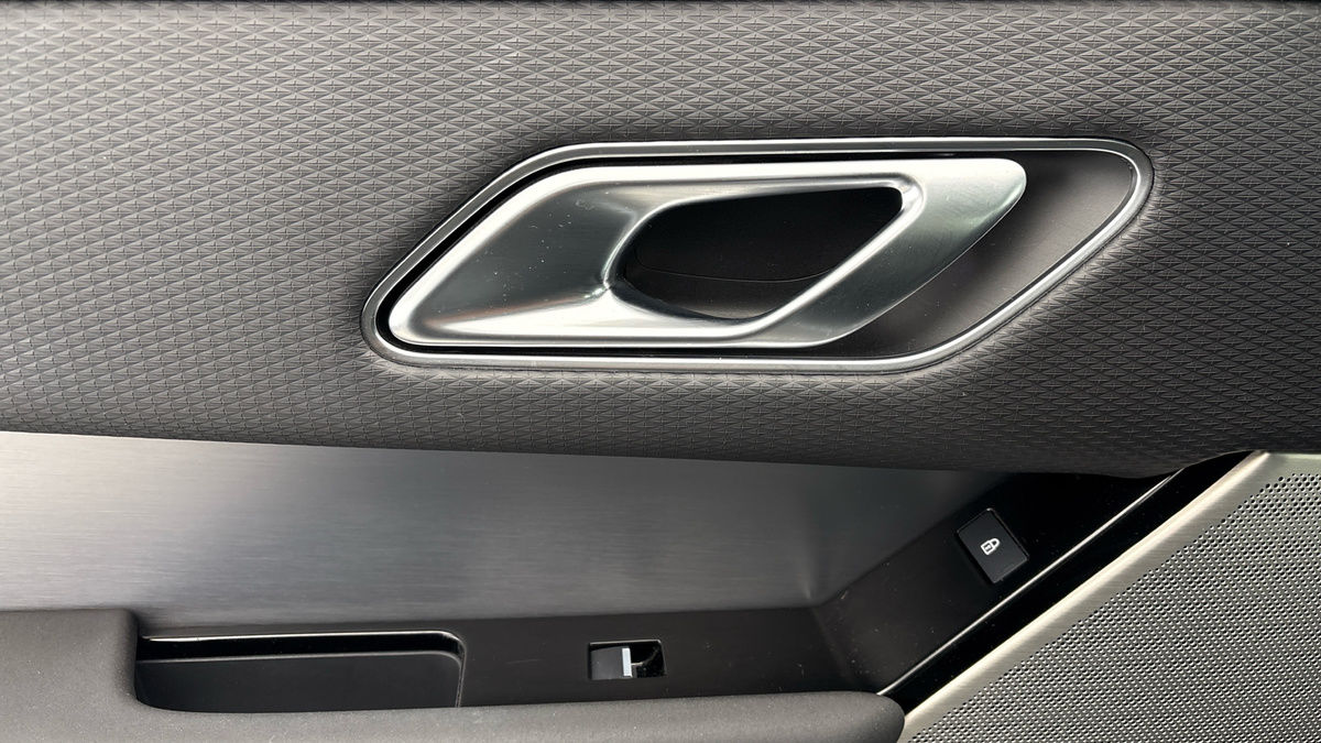 Land Rover Range Rover Velar Image 19