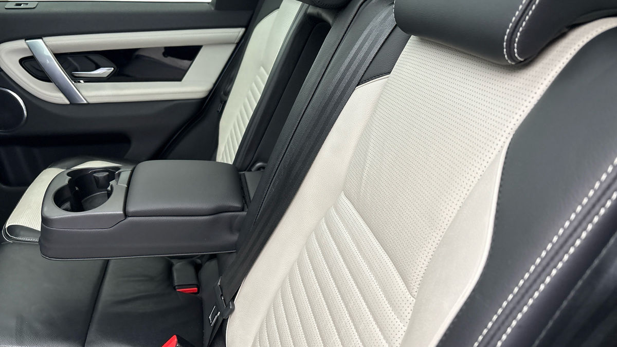 Land Rover Discovery Sport Image 9