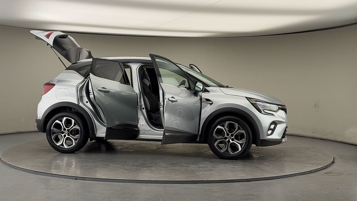 More views of Renault CAPTUR