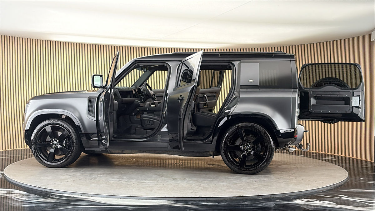 More views of Land Rover Defender 110