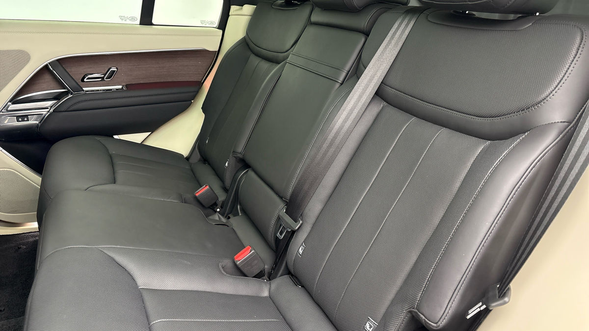 More views of Land Rover Range Rover