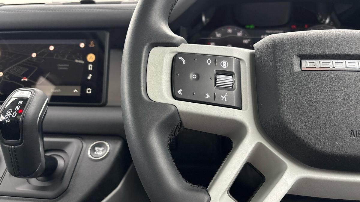 Land Rover Defender 110 Image 13