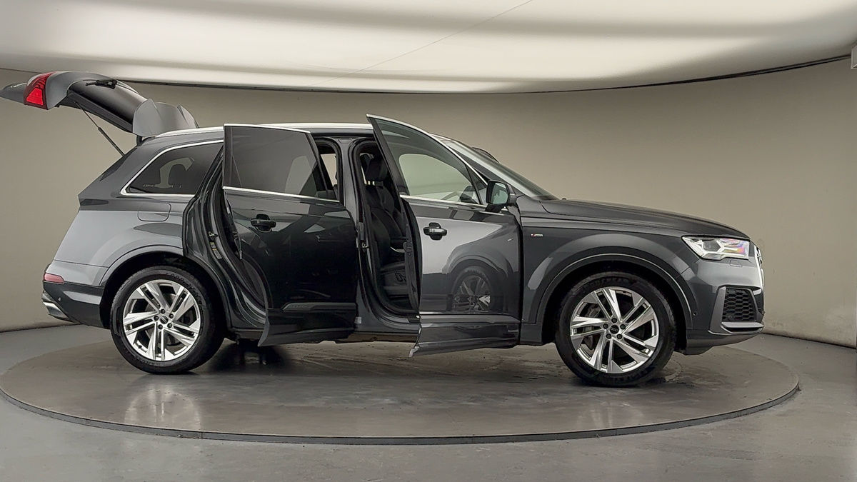 More views of Audi Q7