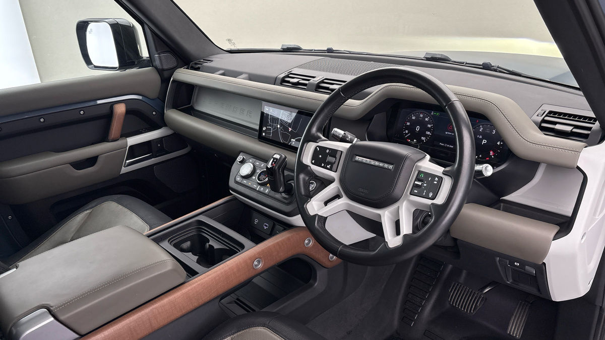 Land Rover Defender 90 Image 5