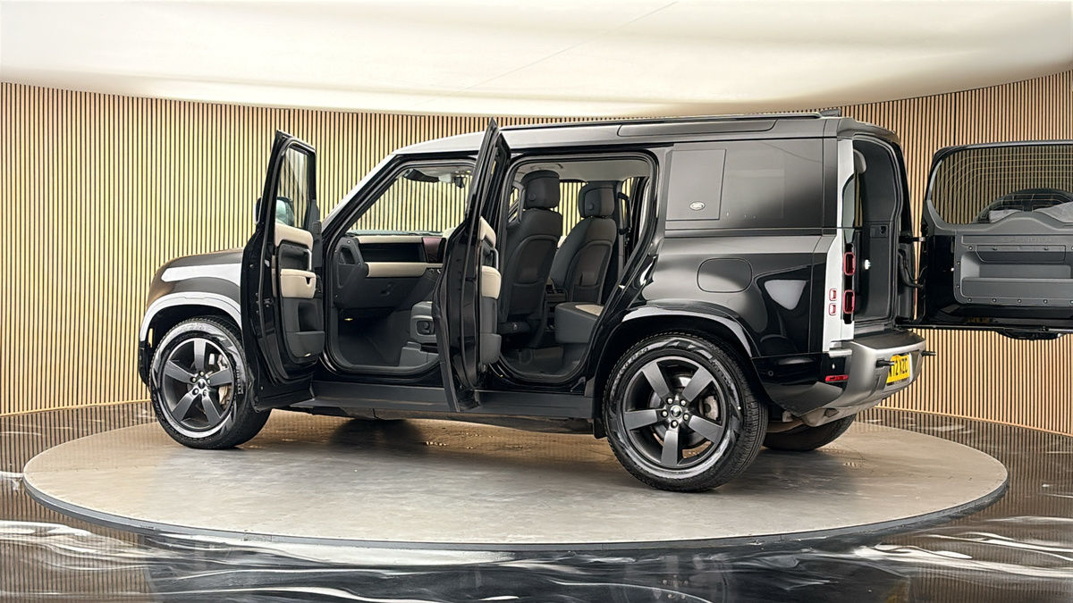 More views of Land Rover Defender 110