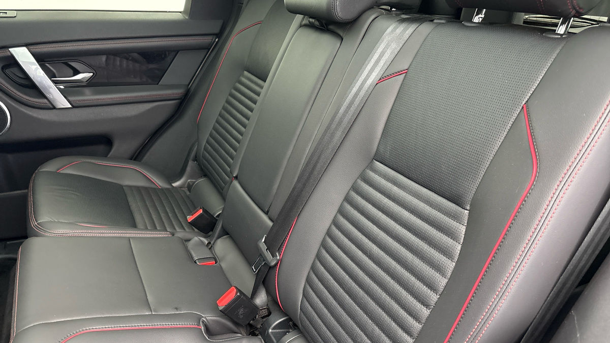 Land Rover Discovery Sport Image 8
