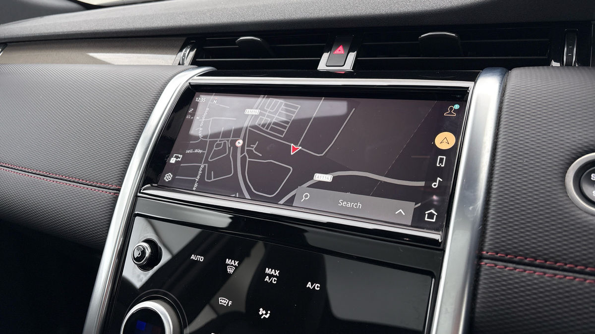 Land Rover Discovery Sport Image 17