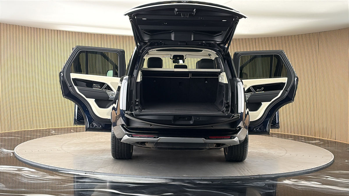 More views of Land Rover Range Rover