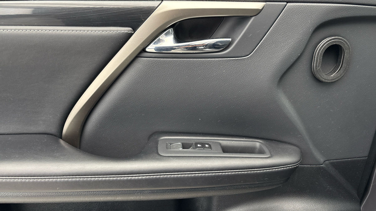 Lexus RX Image 19