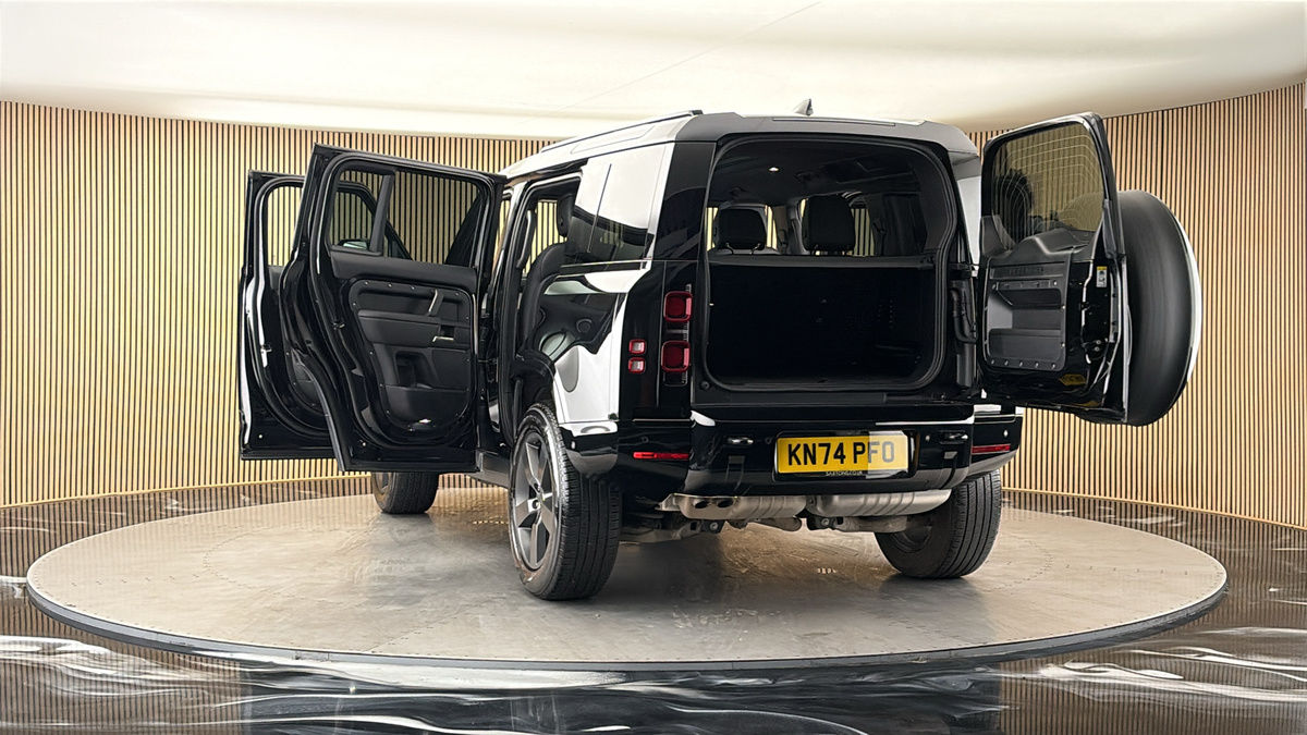 More views of Land Rover Defender 110