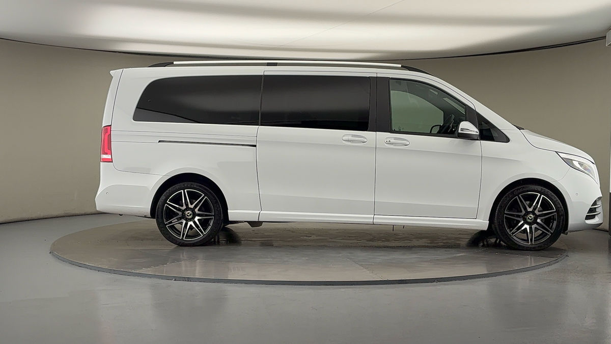Mercedes-Benz V Class Image 16