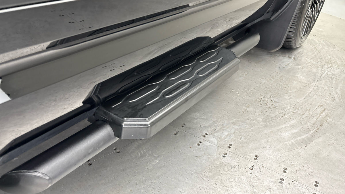 Land Rover Defender 90 Urban Image 25