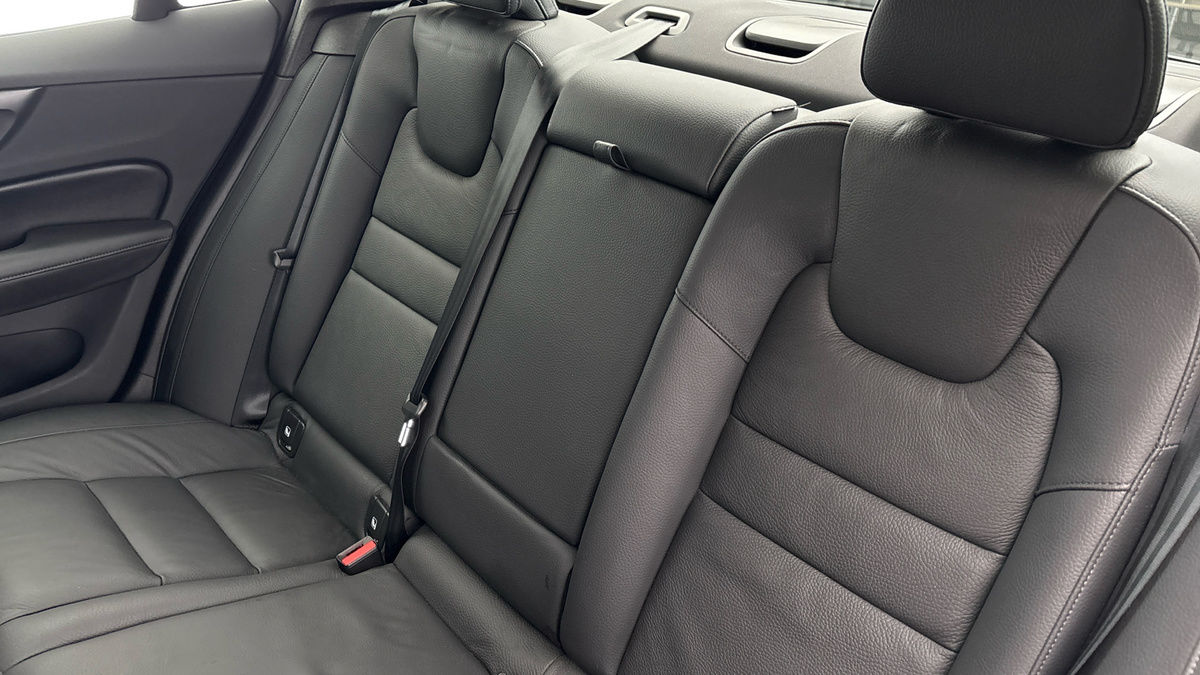 Volvo S60 Image 8