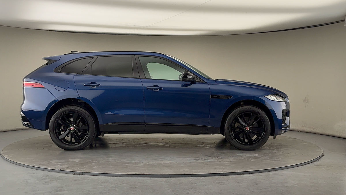 Jaguar F-PACE Image 16