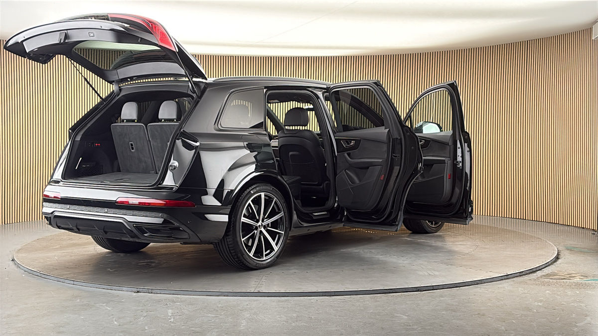 More views of Audi Q7