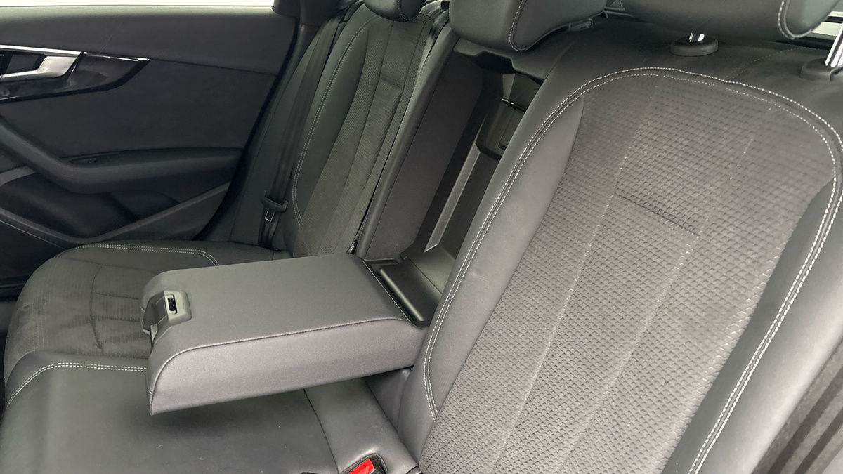 Audi A4 Avant Image 9