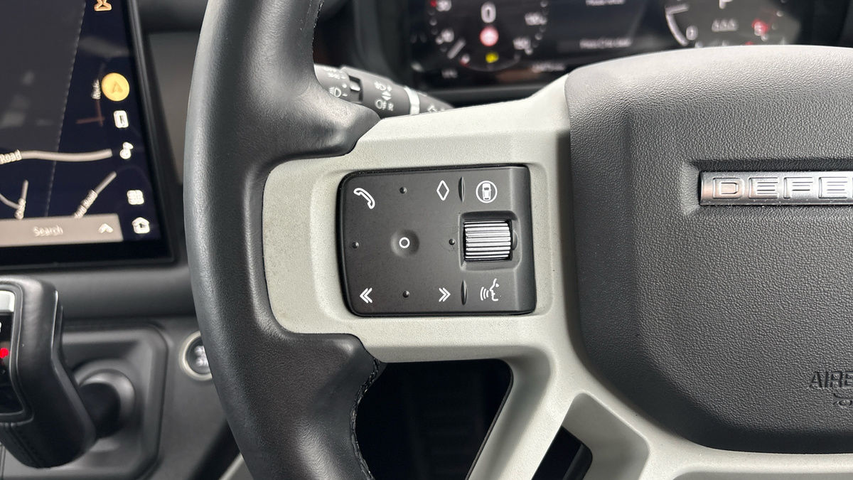 Land Rover Defender 90 Image 13