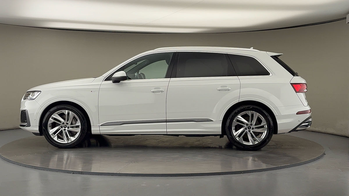 More views of Audi Q7