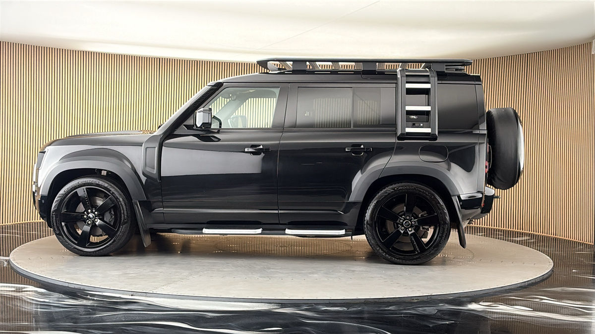 More views of Land Rover Defender 110