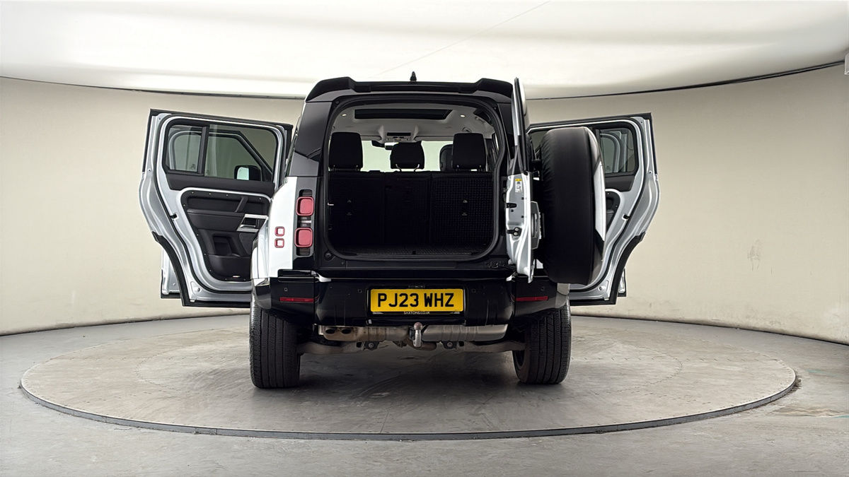 More views of Land Rover Defender 110