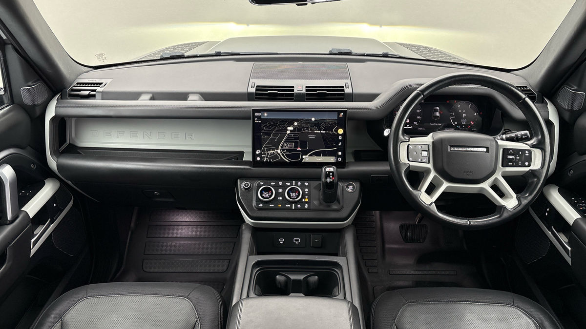 Land Rover Defender 110 Image 12
