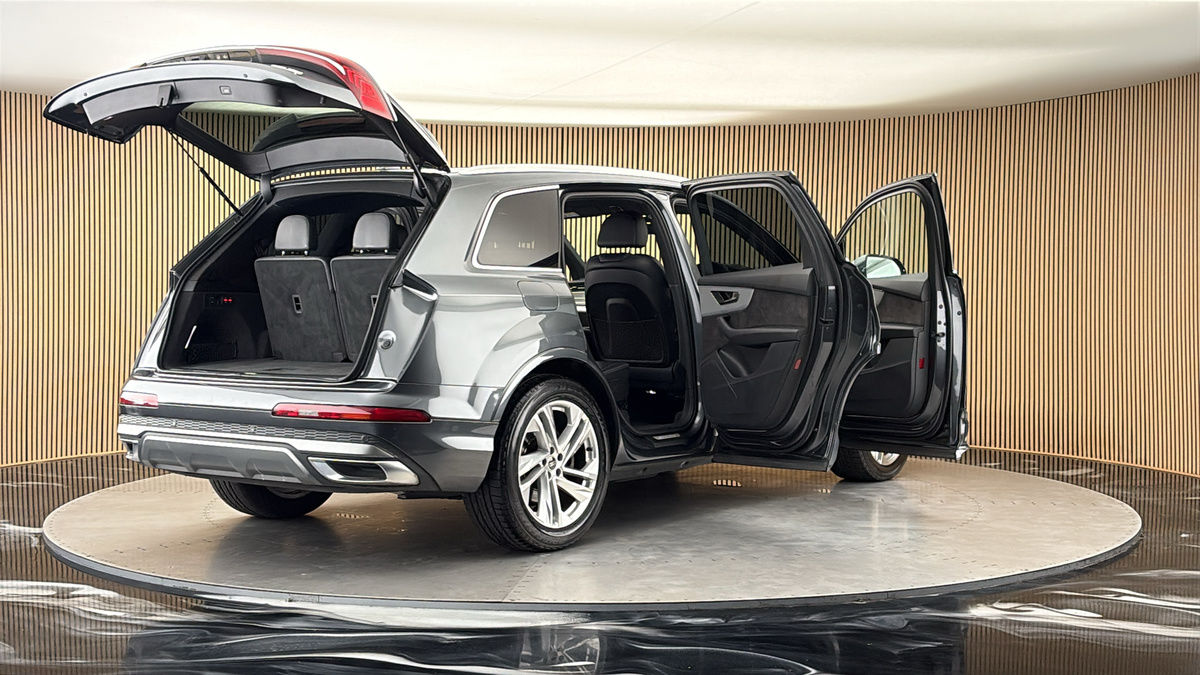 More views of Audi Q7