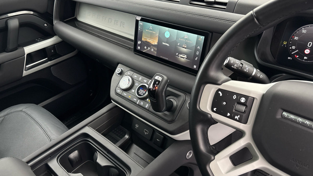 Land Rover Defender 110 Urban Image 18