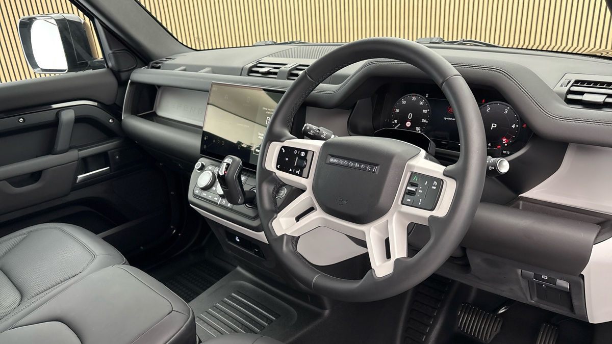 Land Rover Defender 90 Image 5