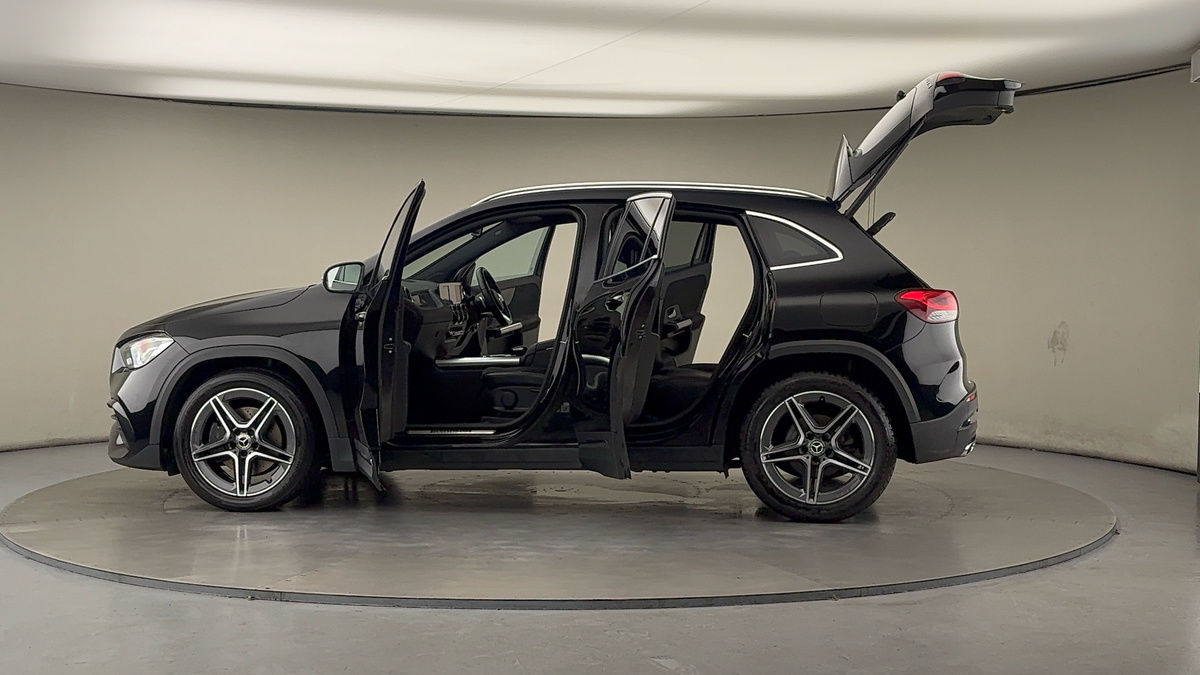 More views of Mercedes-Benz GLA