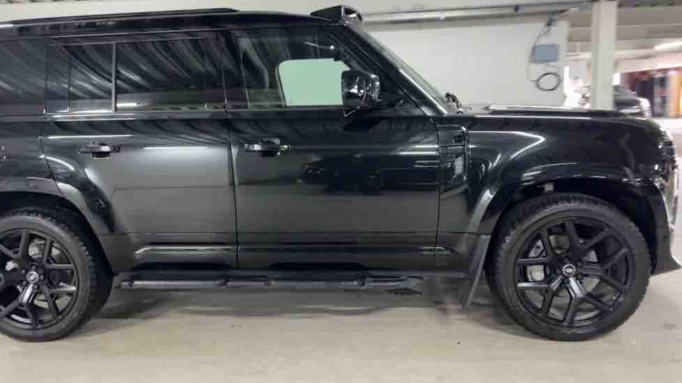 More views of Land Rover Defender 110