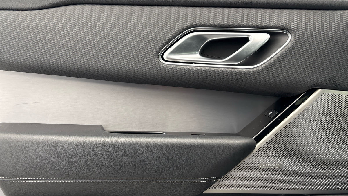 Land Rover Range Rover Velar Image 19