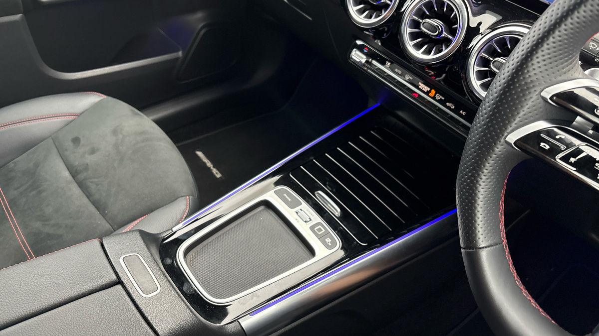Mercedes-Benz GLA Image 18
