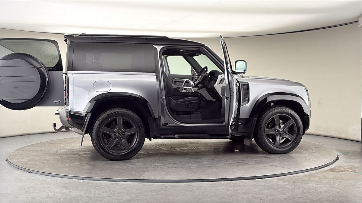 More views of Land Rover Defender 90