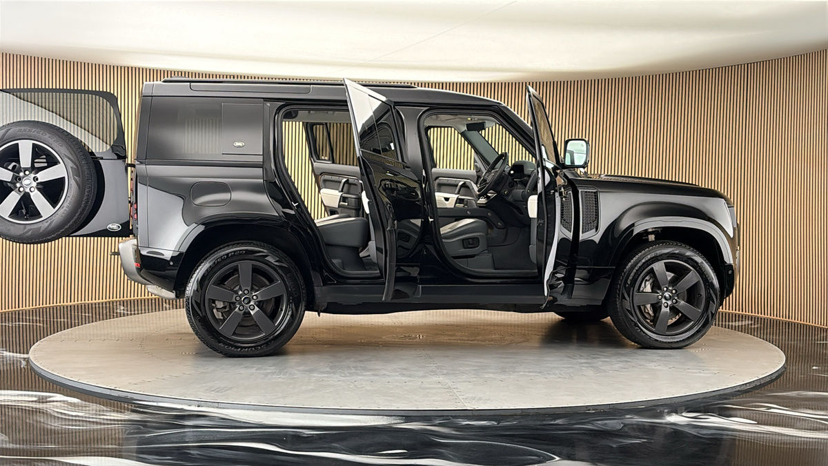 More views of Land Rover Defender 110