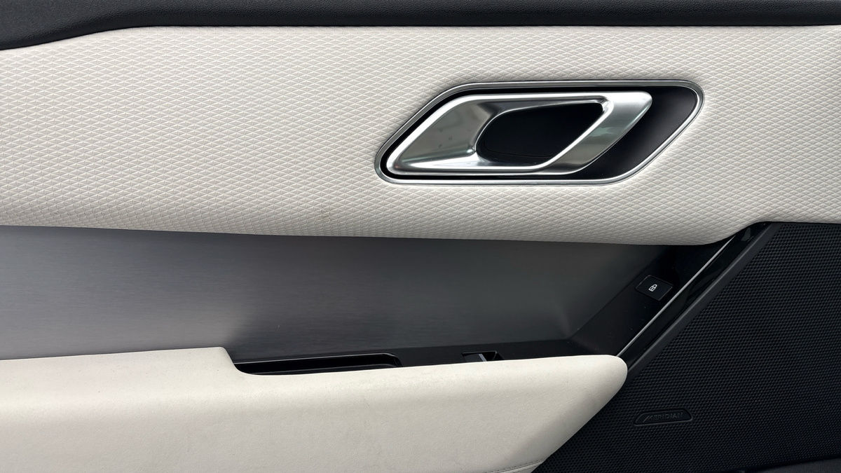 Land Rover Range Rover Velar Image 19