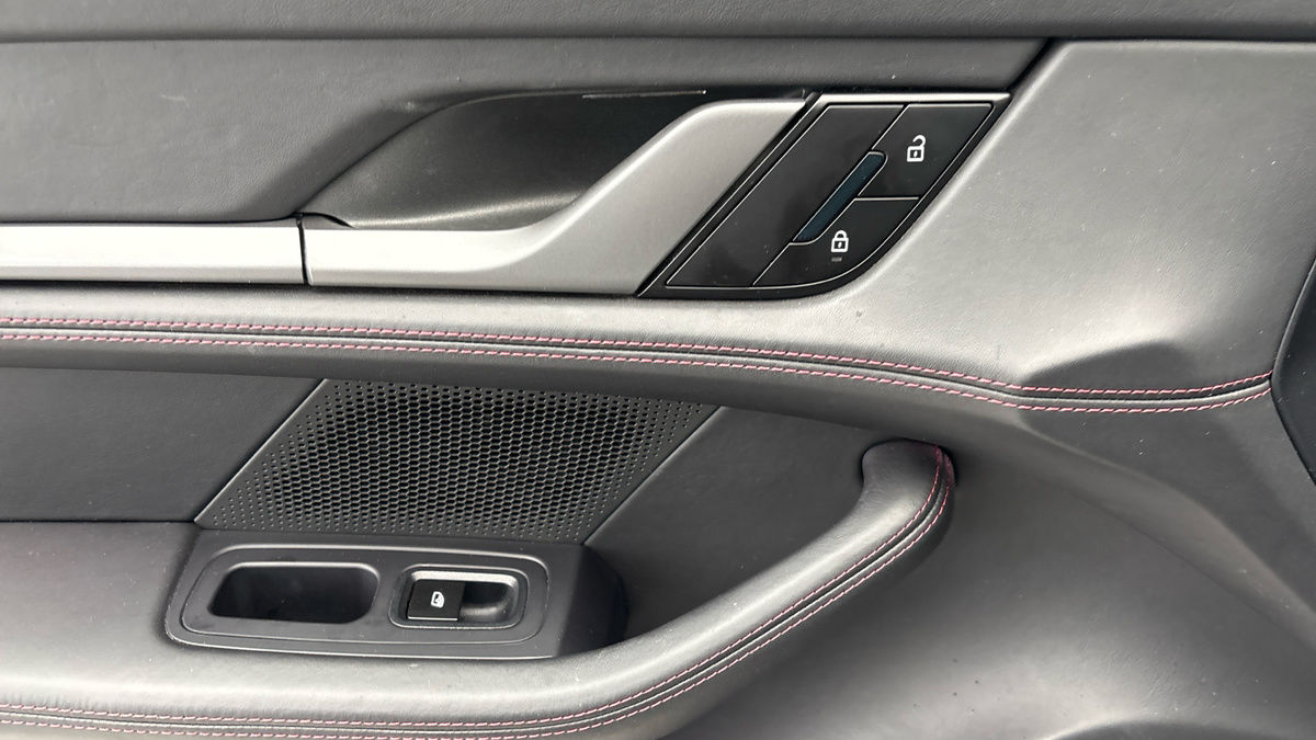 Porsche Taycan Image 20