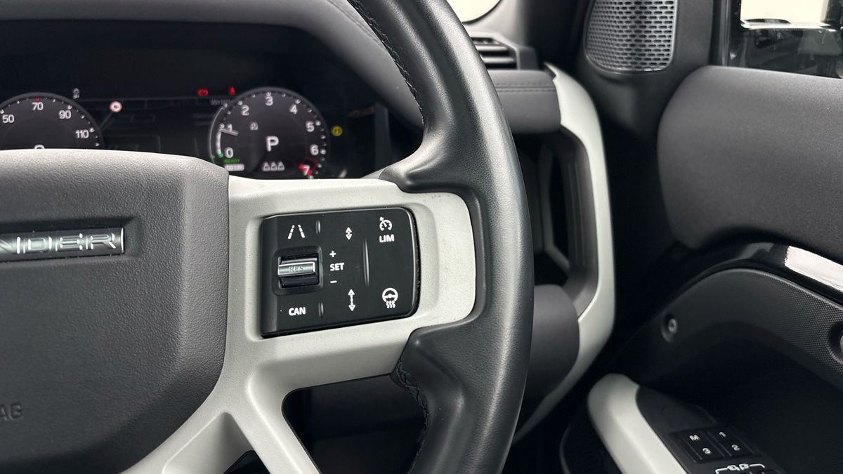 Land Rover Defender 110 Urban Image 14