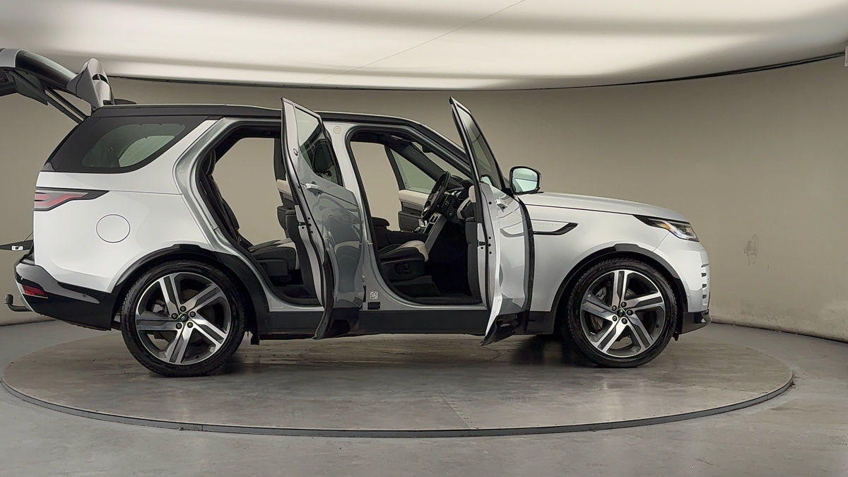 More views of Land Rover Discovery