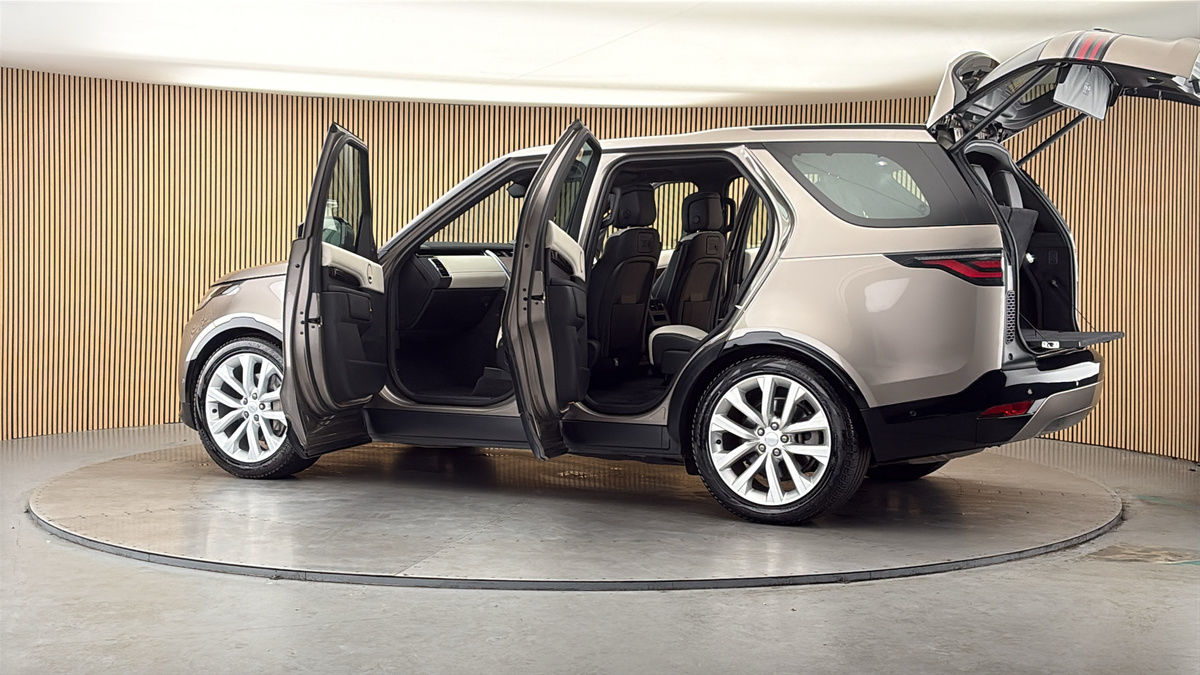 More views of Land Rover Discovery