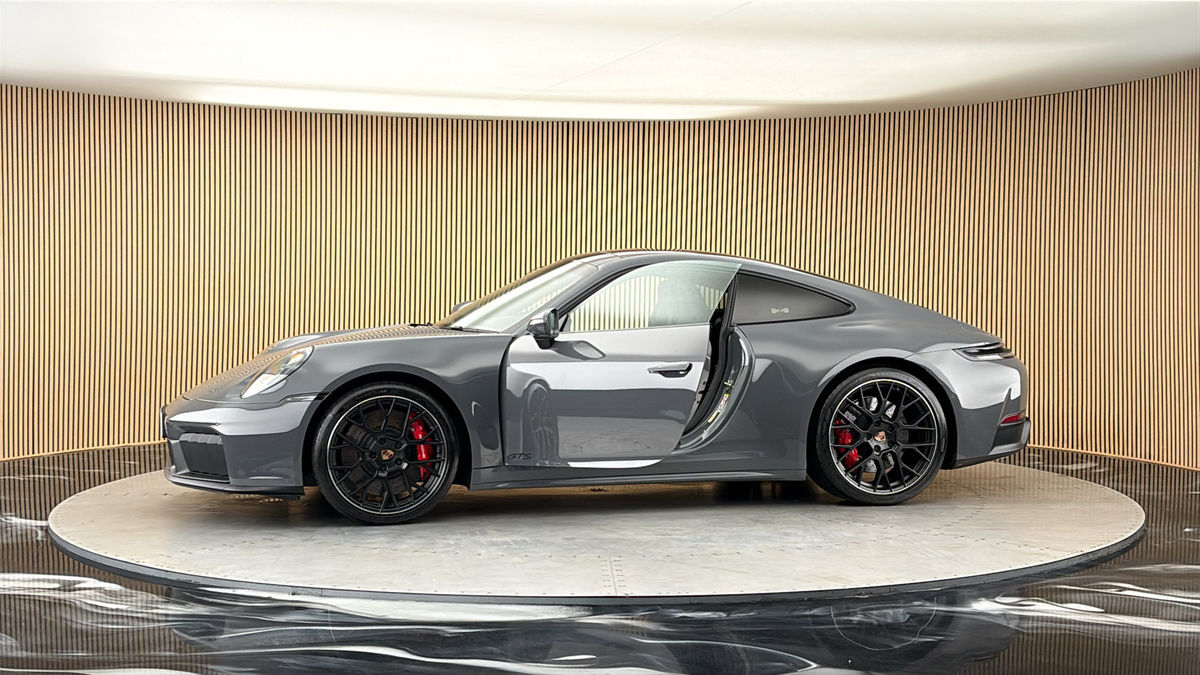 More views of Porsche 911