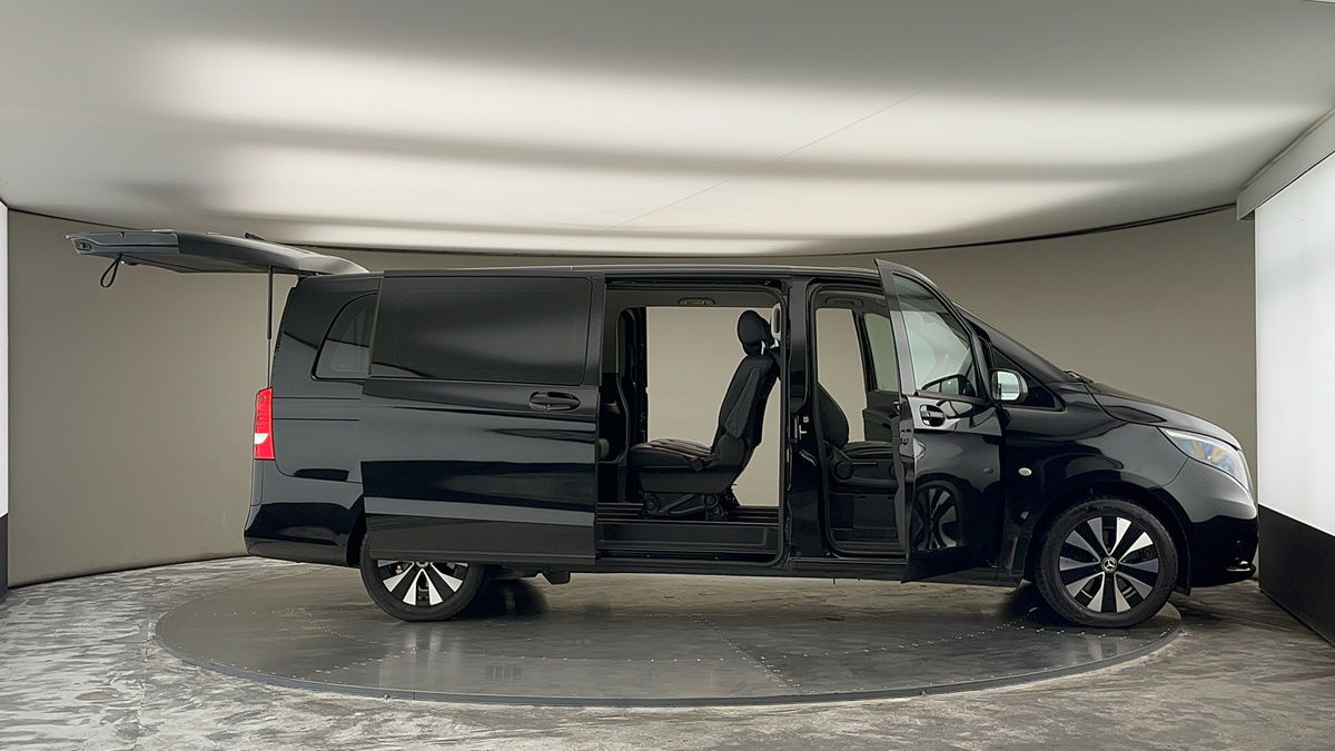 More views of Mercedes-Benz Vito