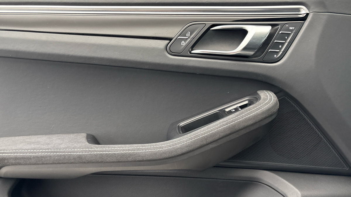 Porsche Macan Image 19
