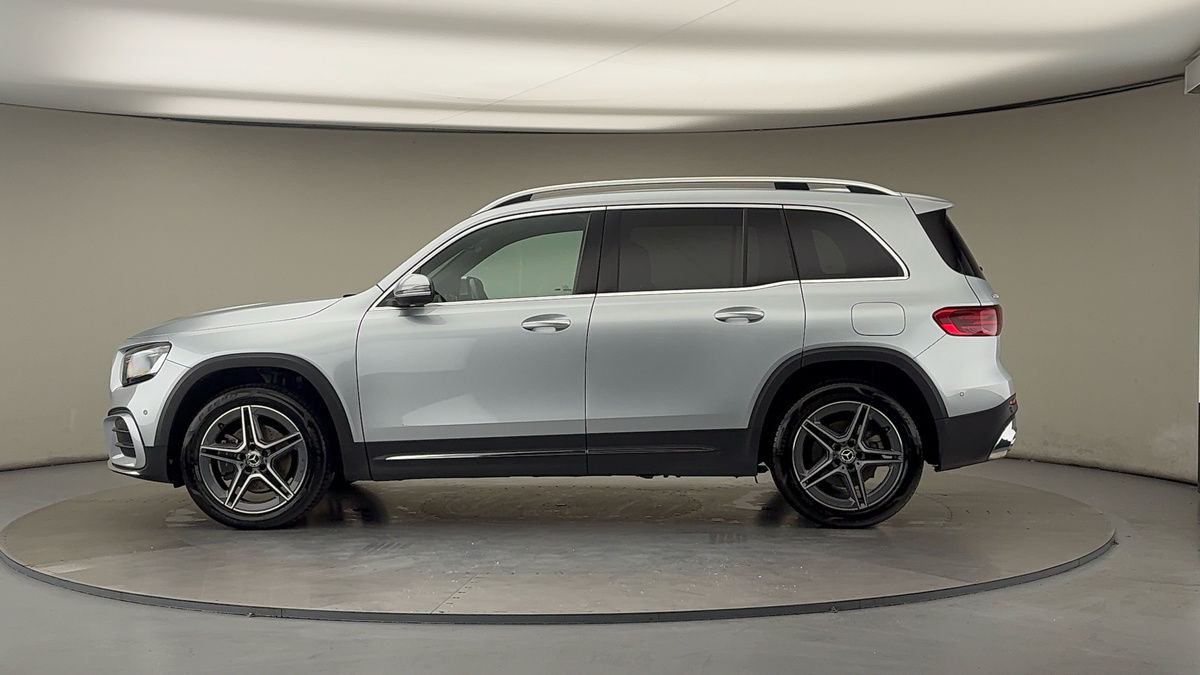 Mercedes-Benz GLB Image 15