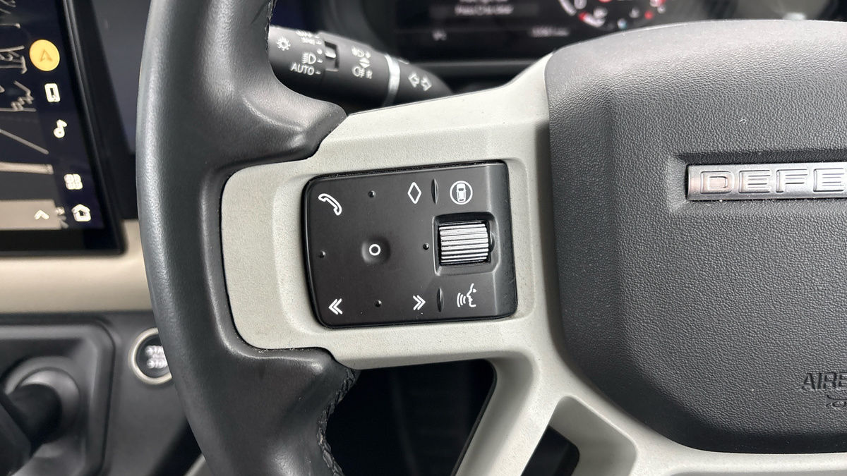 Land Rover Defender 90 Image 13